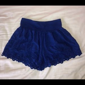 American Eagle women’s blue knit shorts